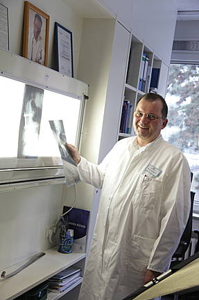 Herr Dr. med. Helmut Tostmann, Chefarzt Orthopädie Herr Dr. med. Helmut Tostmann, Chefarzt Orthopädie